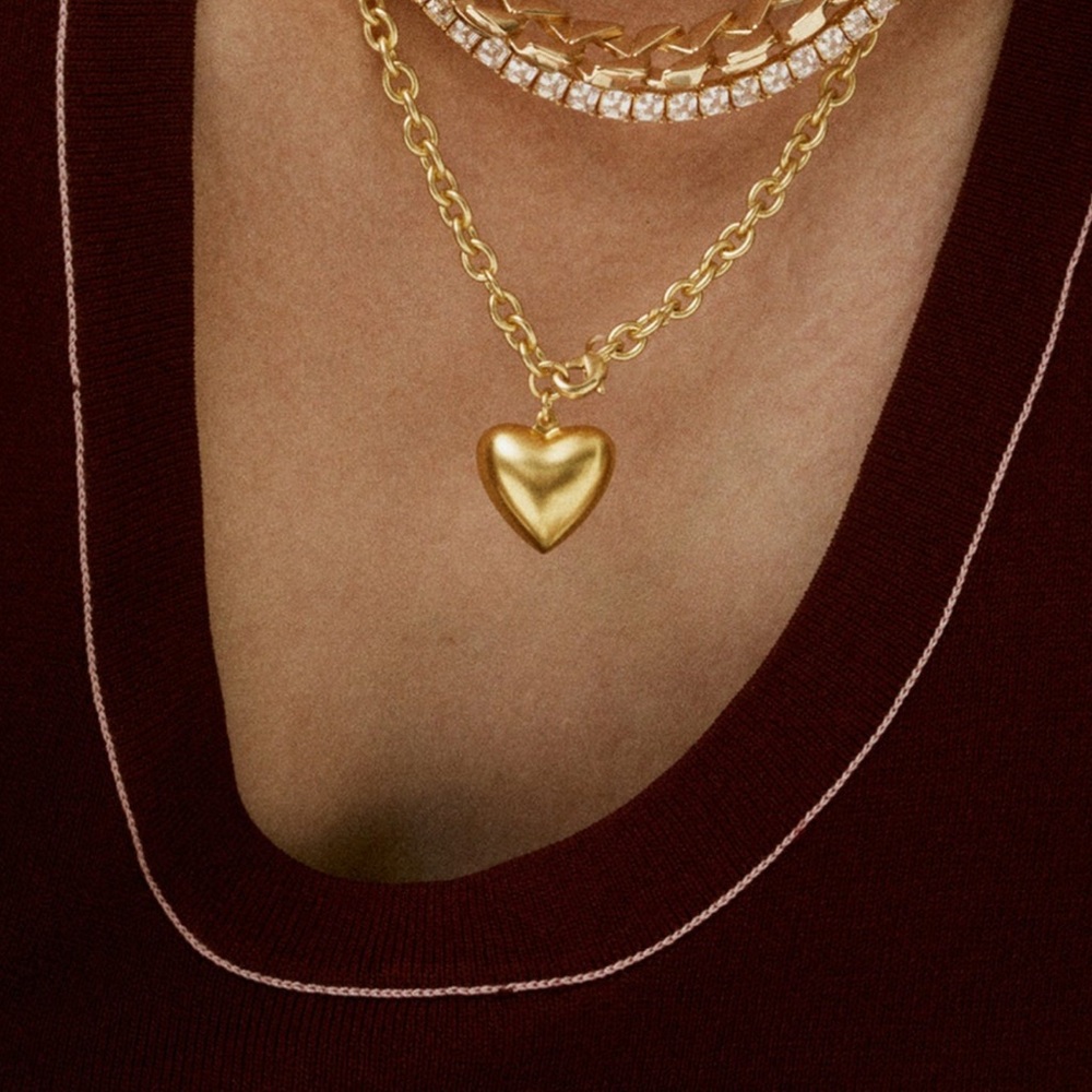 BRAND NEW/NEVER WORN Roxanne Assoulin Gold Heart Necklace